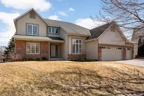 9000 Highland CIR,  Woodbury,  MN 55125