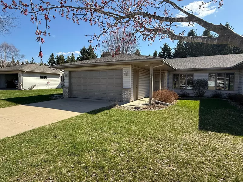 105 Lillie LN SE, Pine Island, MN 55940