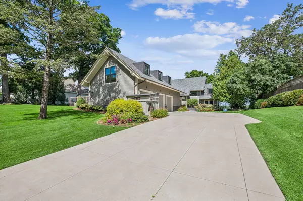 Excelsior, MN 55331,220 W Lake ST