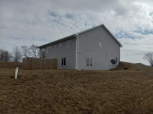 1050 144th AVE, New Richmond, WI 54017