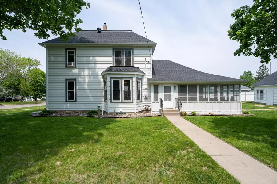 425 2nd ST SW, Cannon Falls, MN 55009