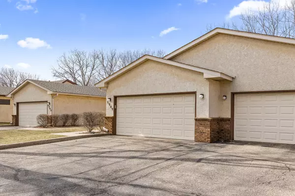 Shakopee, MN 55379,1737 6th AVE W