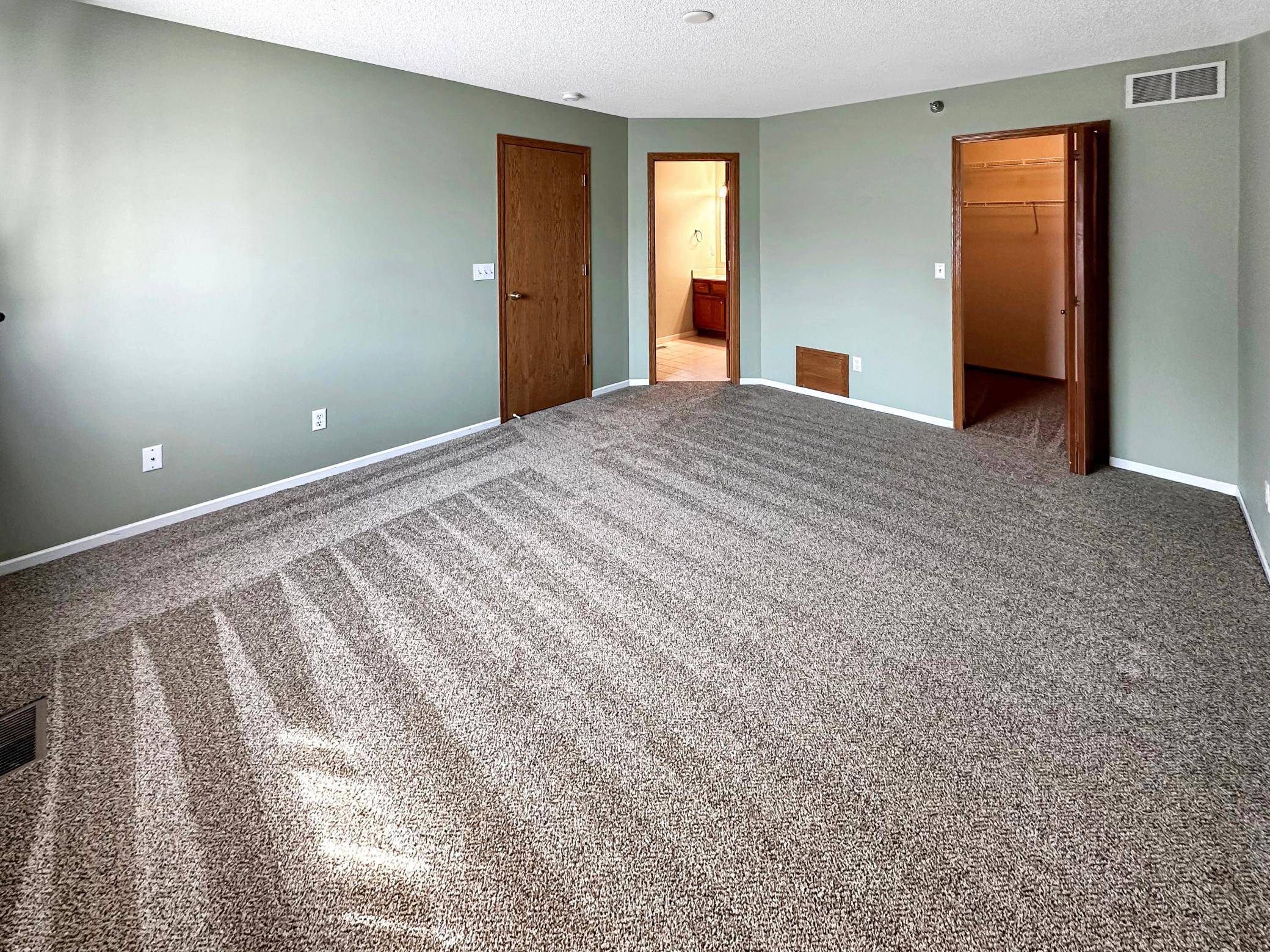 Eden Prairie, MN 55344,8589 Cortland RD
