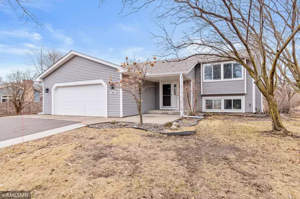7495 Upper 20th ST N, Oakdale, MN 55128