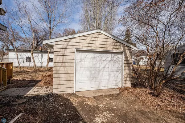 Moorhead, MN 56560,1916 6th AVE N