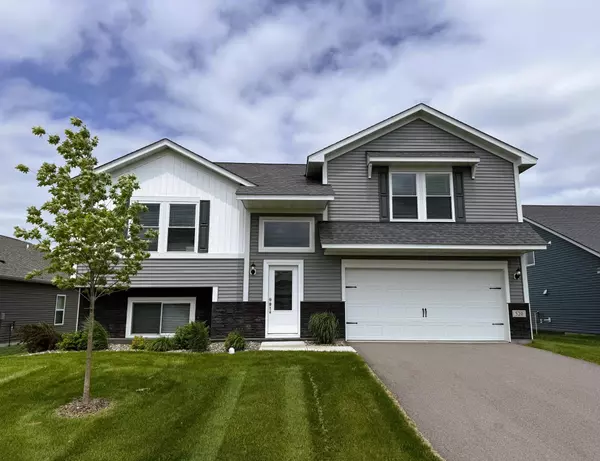 520 Valley DR W, Annandale, MN 55302