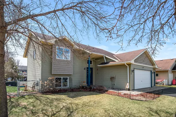 400 Cardinal Court, Isanti, MN 55040