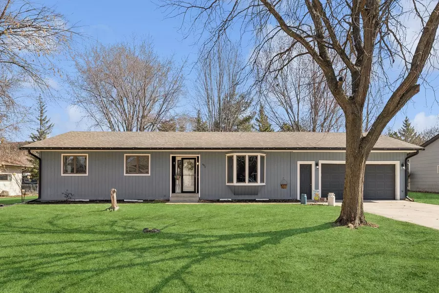 403 Evergreen DR E, Cannon Falls, MN 55009