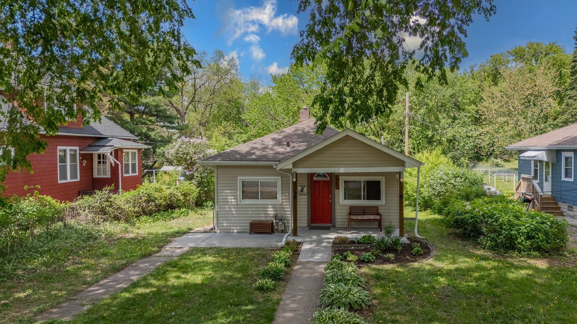 1935 Margaret ST, Saint Paul, MN 55119