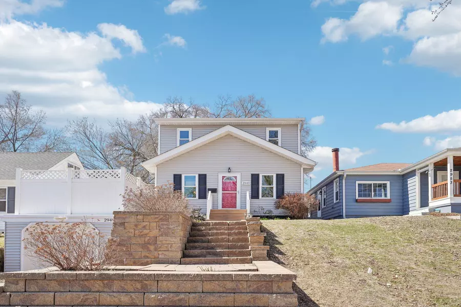 2949 Ewing AVE N, Robbinsdale, MN 55422