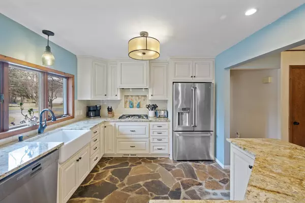 Chanhassen, MN 55317,30 Sandy Hook RD