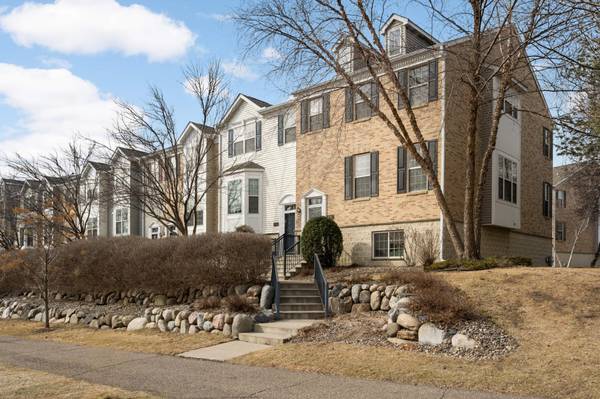 15767 Porchlight LN, Eden Prairie, MN 55347