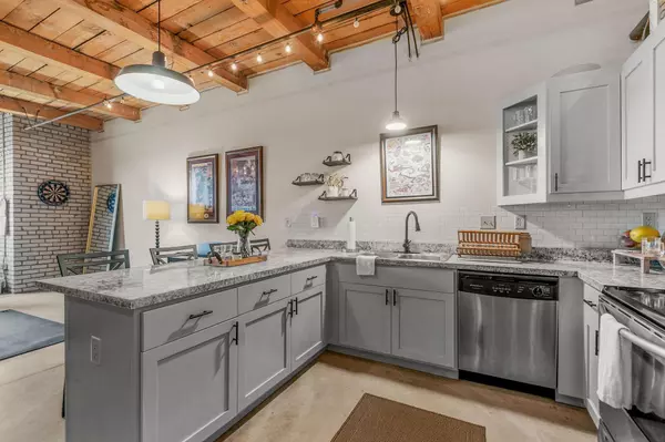 Minneapolis, MN 55413,127 5th St NE #307