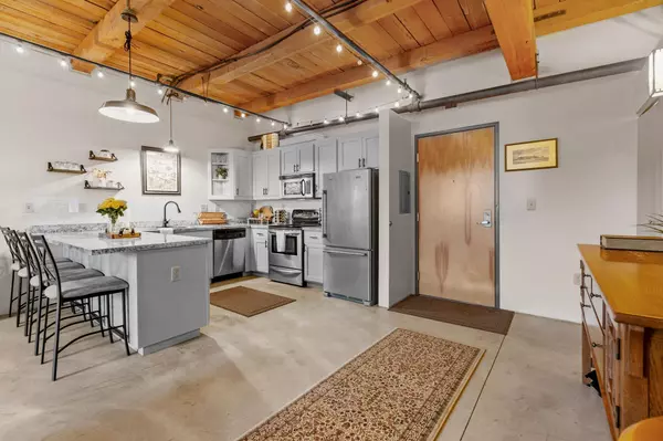 Minneapolis, MN 55413,127 5th St NE #307