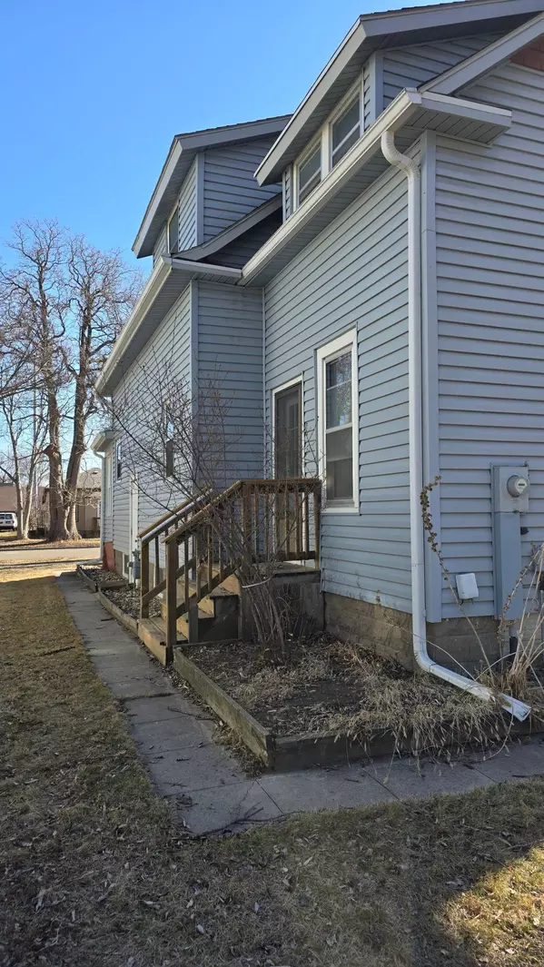 Marshall, MN 56258,407 W Saratoga ST