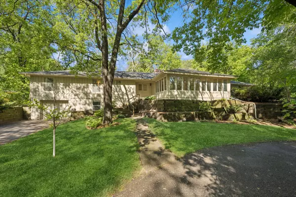 Minnetonka, MN 55305,13907 Mcginty RD E