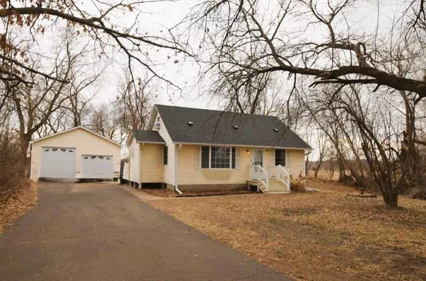 2000 Deerwood LN NE, Wyoming, MN 55092