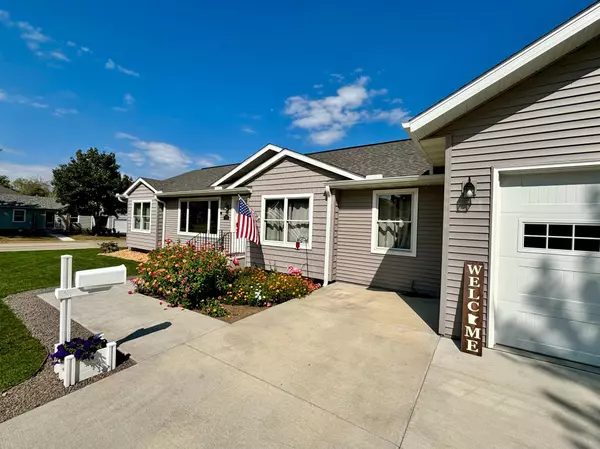 Lake City, MN 55041,726 N Oak ST