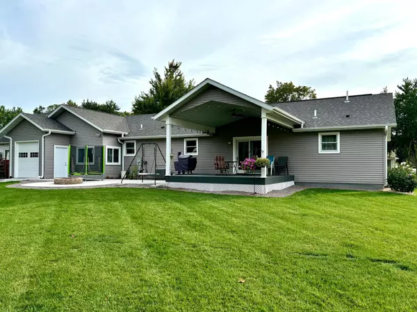 Lake City, MN 55041,726 N Oak ST