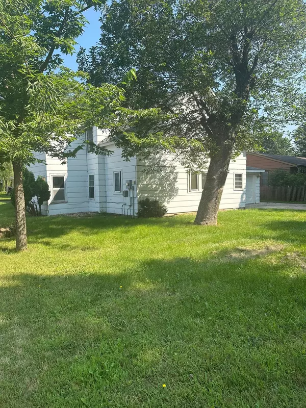 Mountain Lake, MN 56159,402 5th AVE