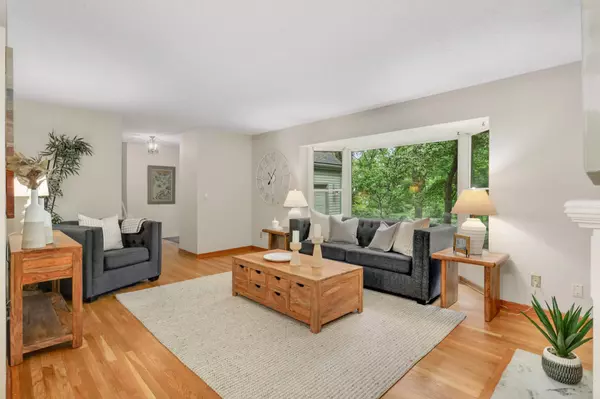 Woodbury, MN 55129,5844 Deer Trail CIR