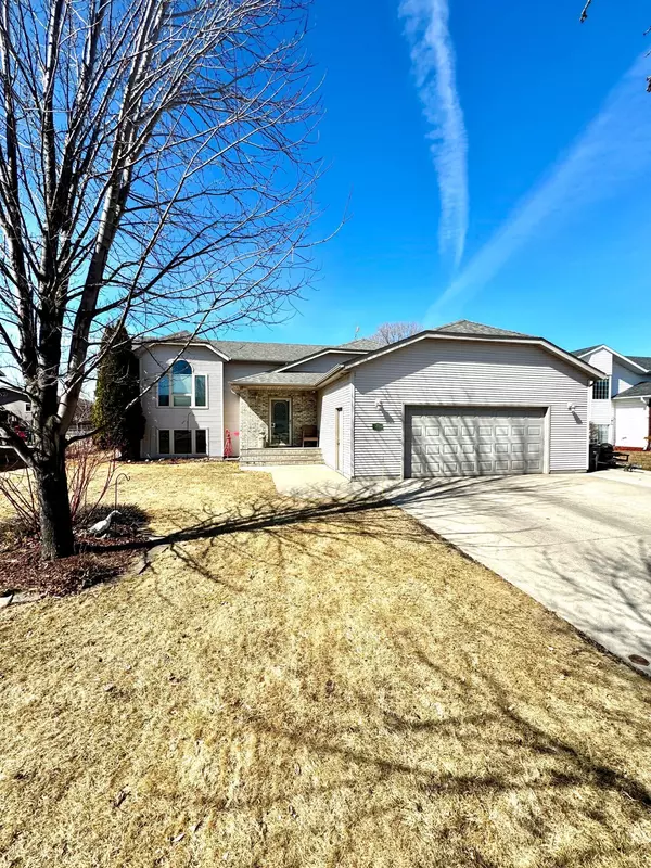 Moorhead, MN 56560,1211 18th ST N