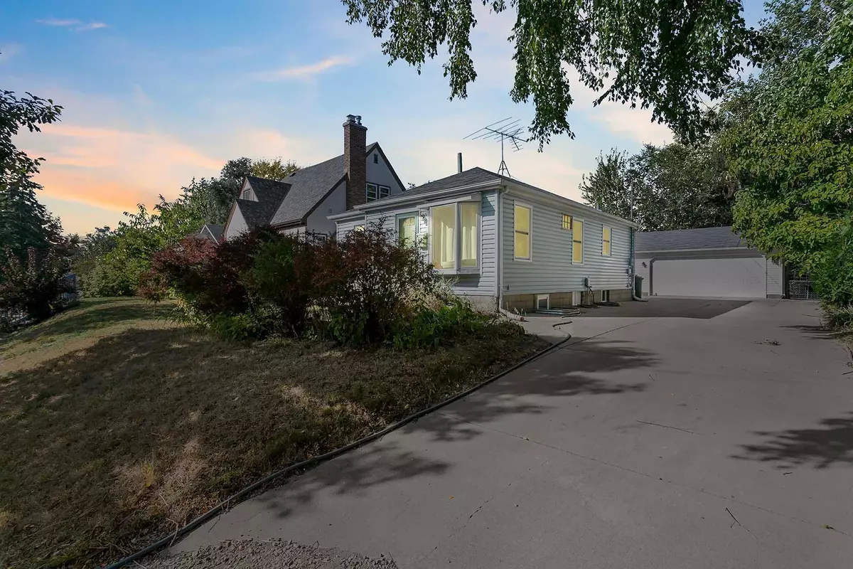 Minneapolis, MN 55417,3900 Boardman ST