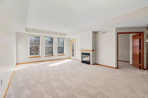 Minneapolis, MN 55401,600 N 2nd ST #302