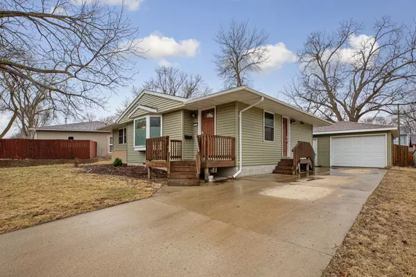 Mankato, MN 56001,1107 Warren ST