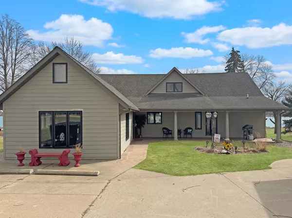 44 Lakeview DR, Lake Sarah Twp, MN 56172