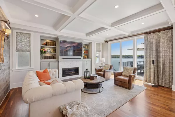 Prior Lake, MN 55372,5485 Shore TRL NE