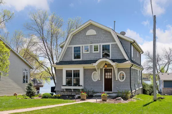 Prior Lake, MN 55372,5485 Shore TRL NE