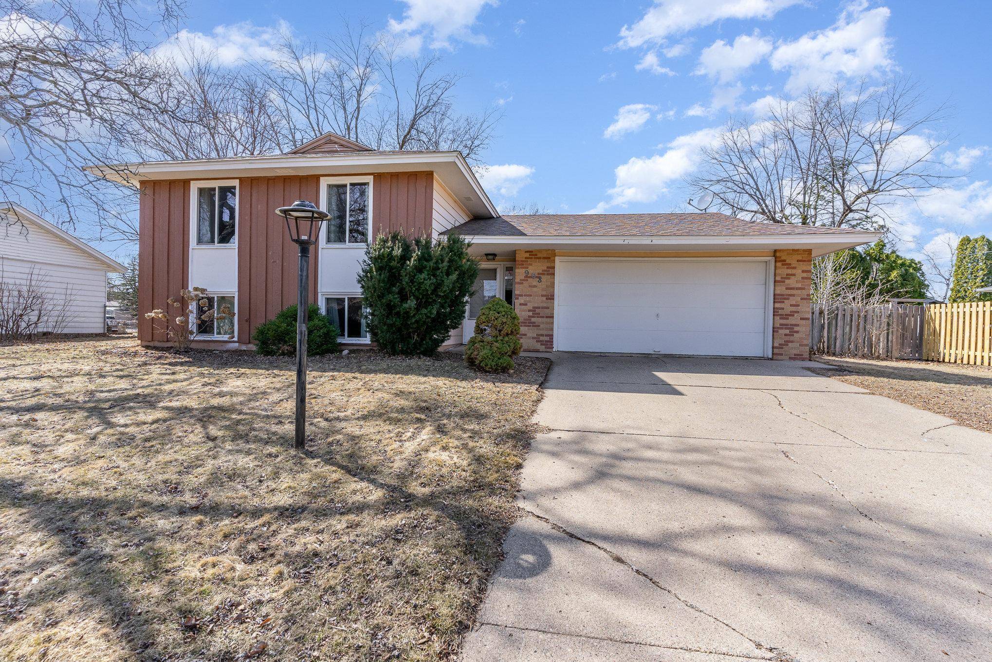 Apple Valley, MN 55124,908 Cooper LN