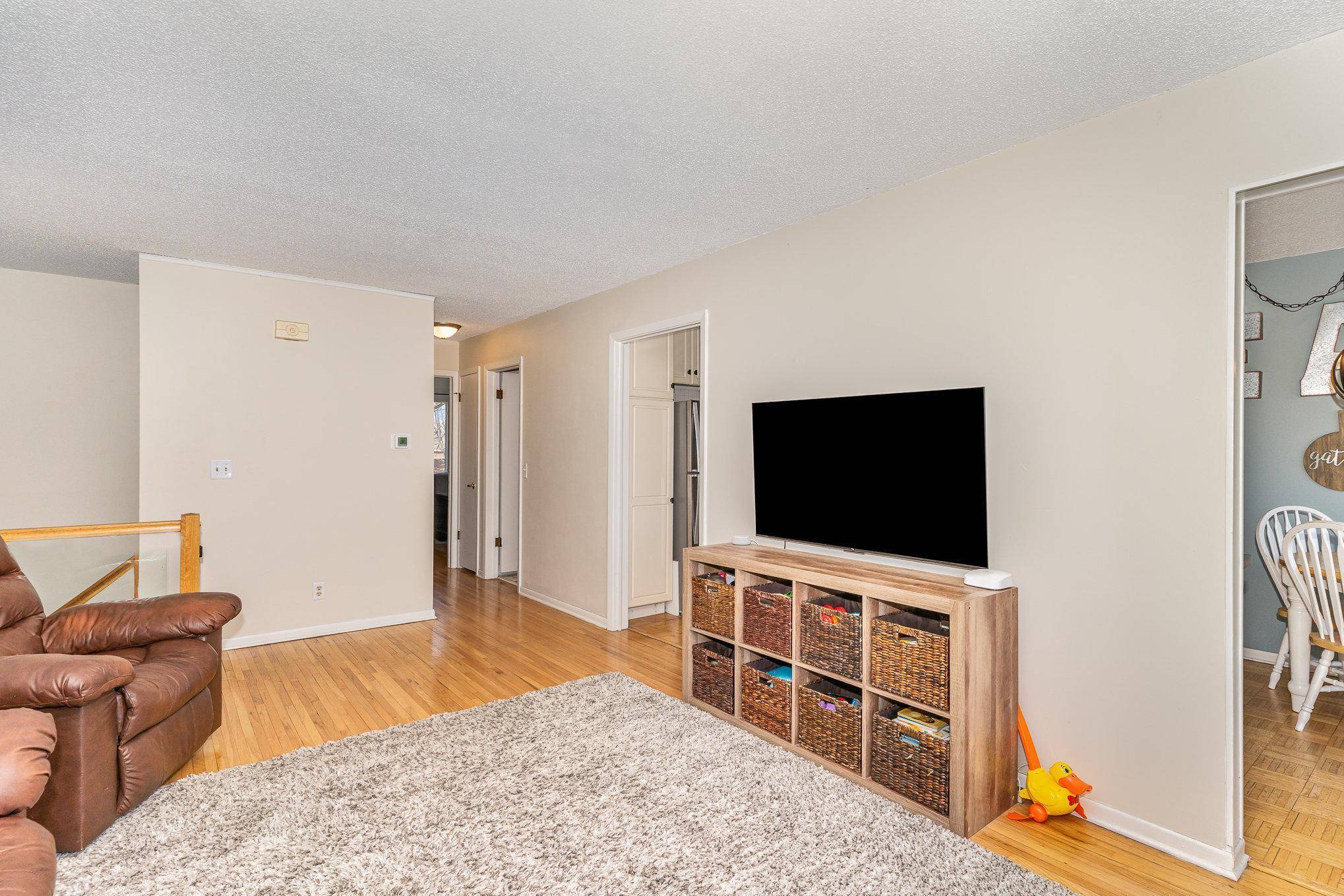 Apple Valley, MN 55124,908 Cooper LN