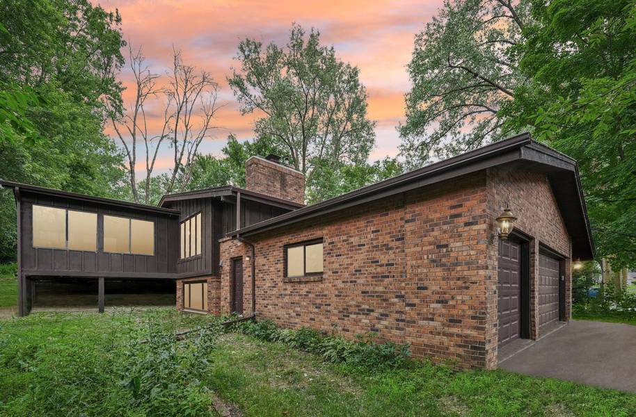 101 Oak Shore DR, Burnsville, MN 55306