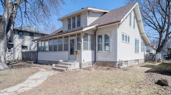 1278 Woodbridge ST, Saint Paul, MN 55117