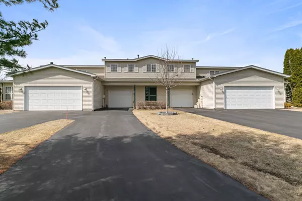 1335 Langewood DR, Minnetrista, MN 55364