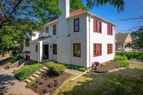 2220 Vincent AVE N, Minneapolis, MN 55411