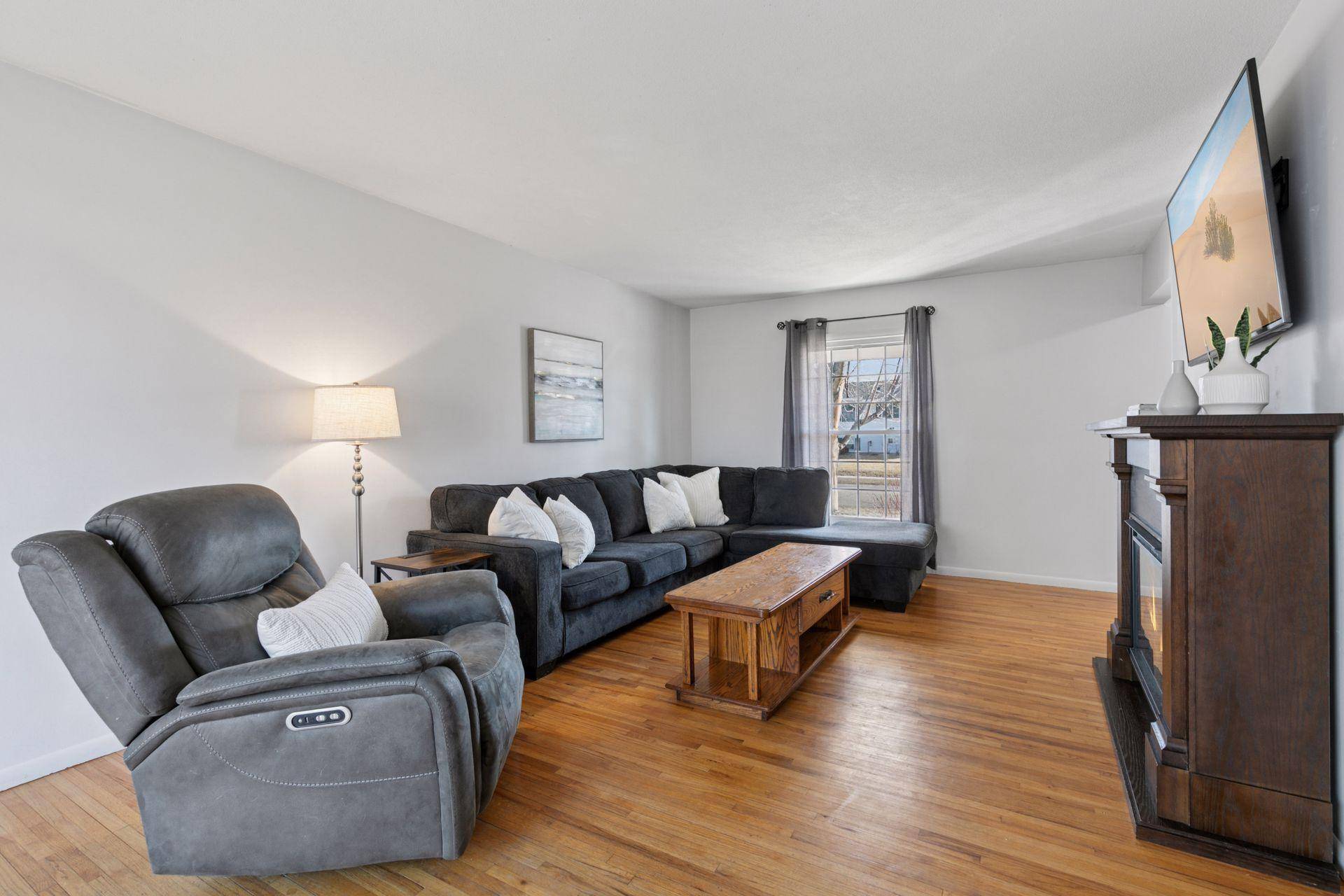 Apple Valley, MN 55124,916 Redwell LN