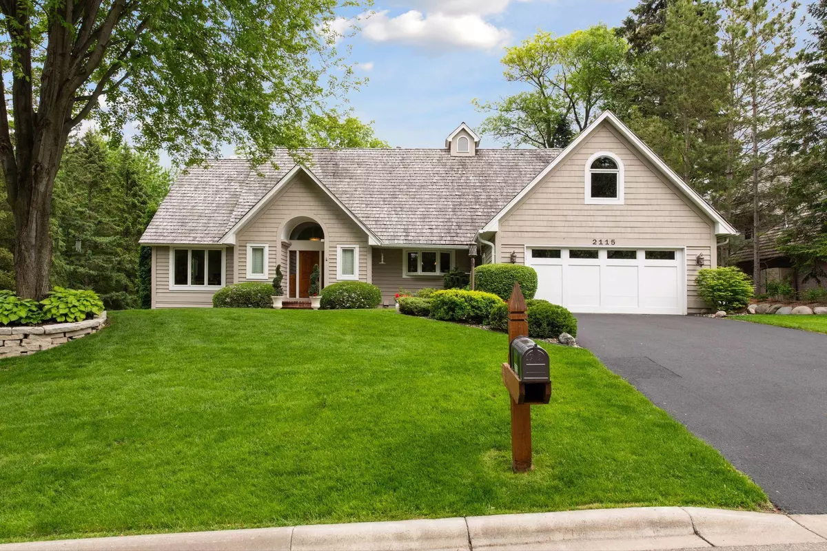 Minnetonka, MN 55391,2115 Springwood RD