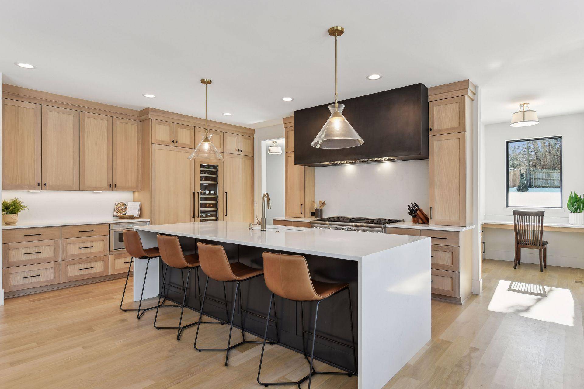 Minnetonka, MN 55345,3908 Oak RD