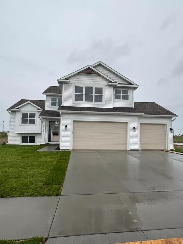 2309 Elk Run DR SE, Pine Island, MN 55963