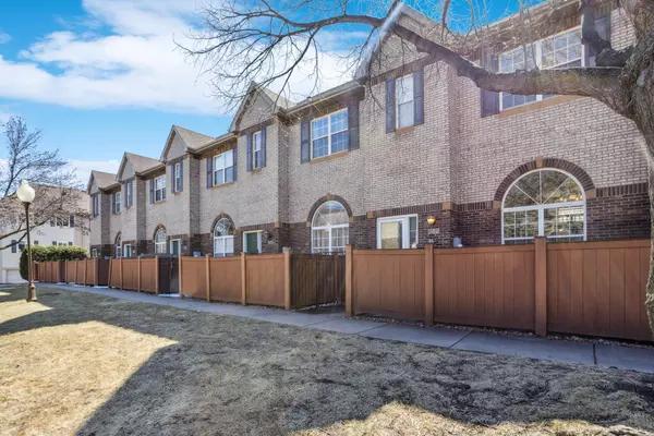6509 Regency LN, Eden Prairie, MN 55344