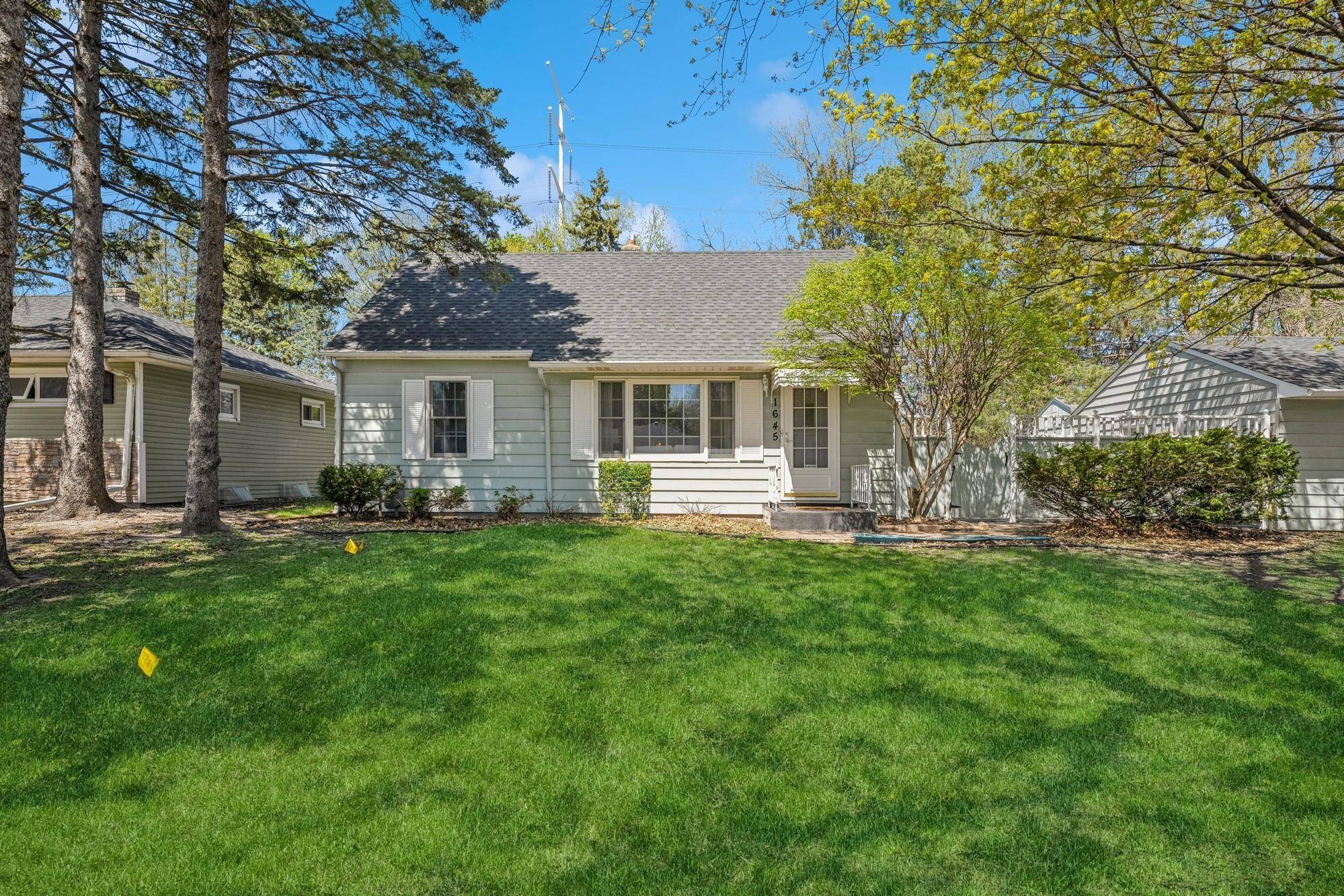 1645 Rose PL, Roseville, MN 55113