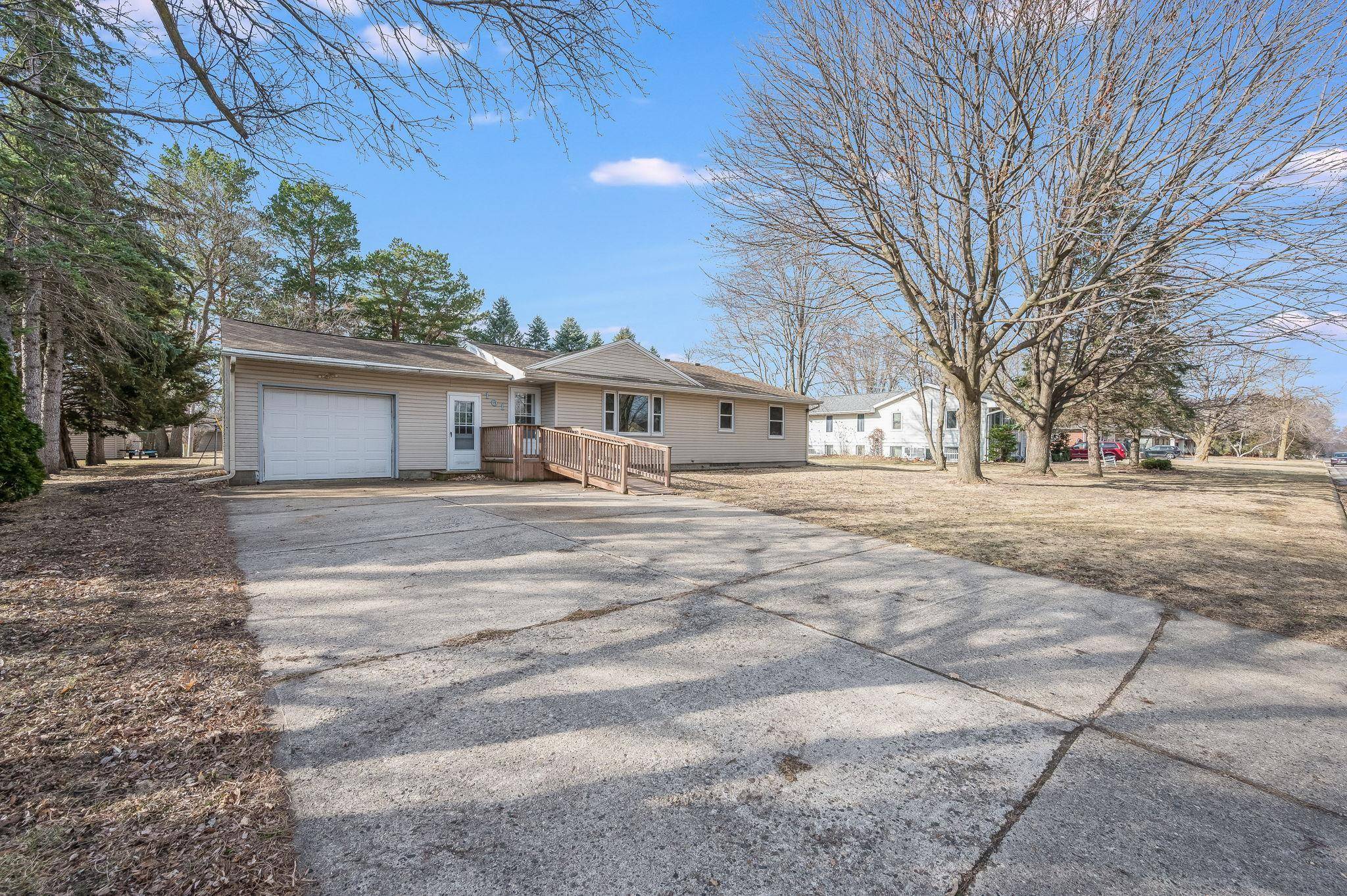 101 Blace AVE, Eagle Lake, MN 56024