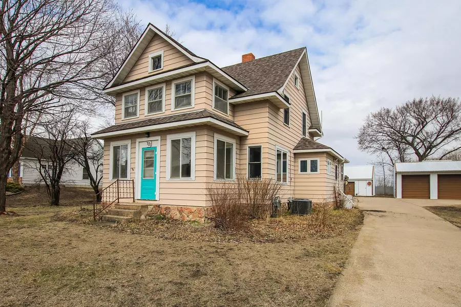 321 Highway 7 E, Hutchinson, MN 55350