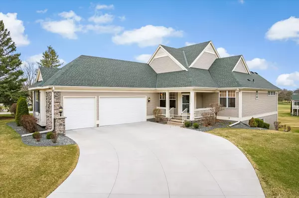 9918 Wellington LN, Woodbury, MN 55125