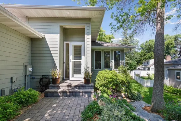 15703 Sussex DR, Minnetonka, MN 55345