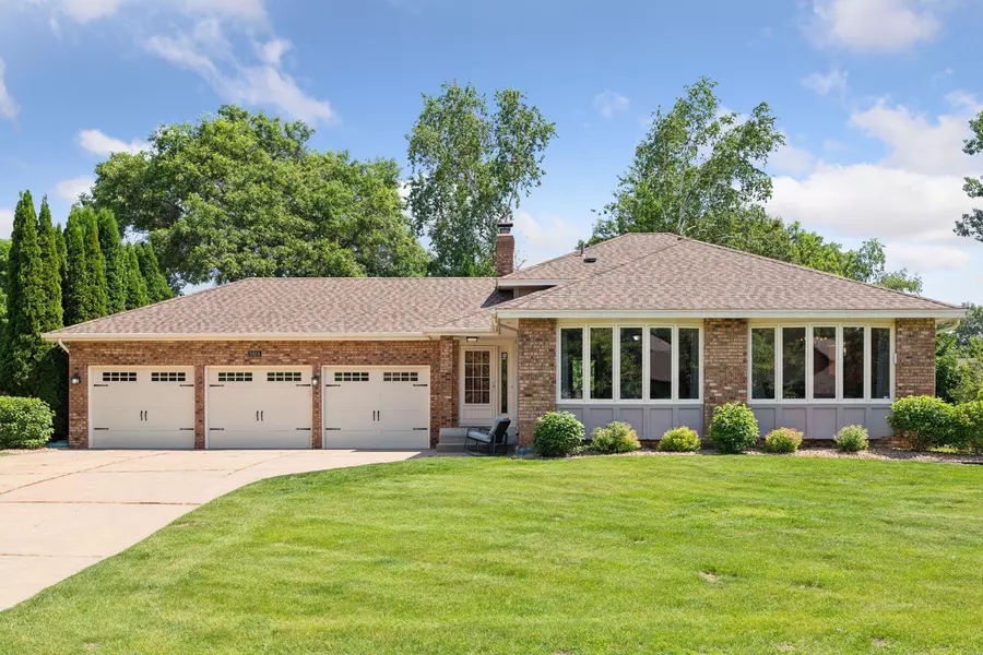 5824 Churchill ST, Shoreview, MN 55126