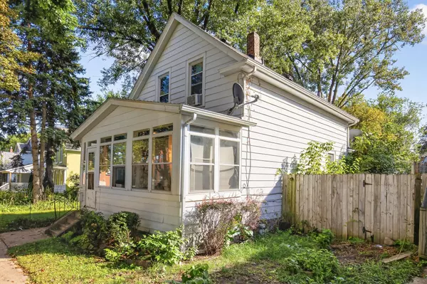 Saint Paul, MN 55103,534 Thomas AVE